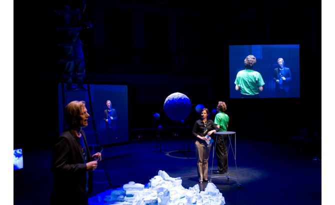 Mars Landing, 2010, photo by Anna van Kooij