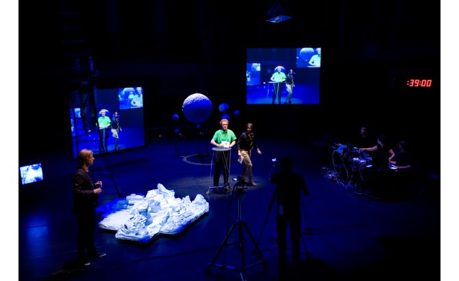Mars Landing, 2010, photo by Anna van Kooij