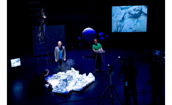 Mars Landing, 2010, photo by Anna van Kooij